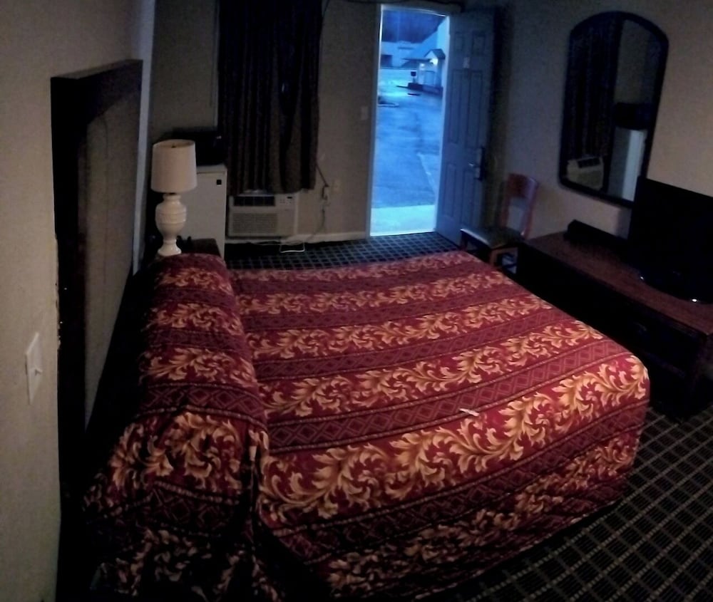 Budget Lodge by OYO Portland West 2