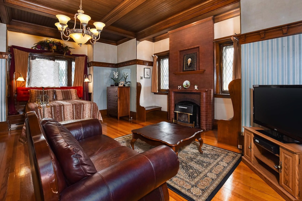 Brockville Vacations - The Noble Suites - Property Image 102