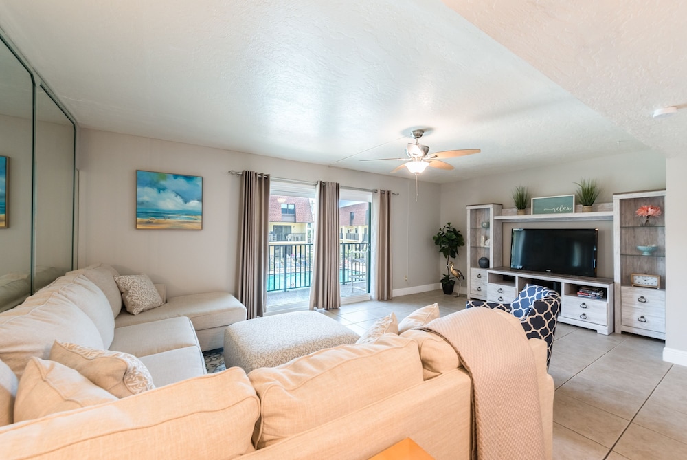 Cocoa Beach Club by Happy Palm Stays