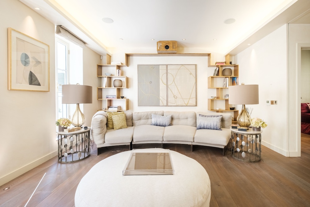 Luxury Home with 3 Bed 2 Bath in London