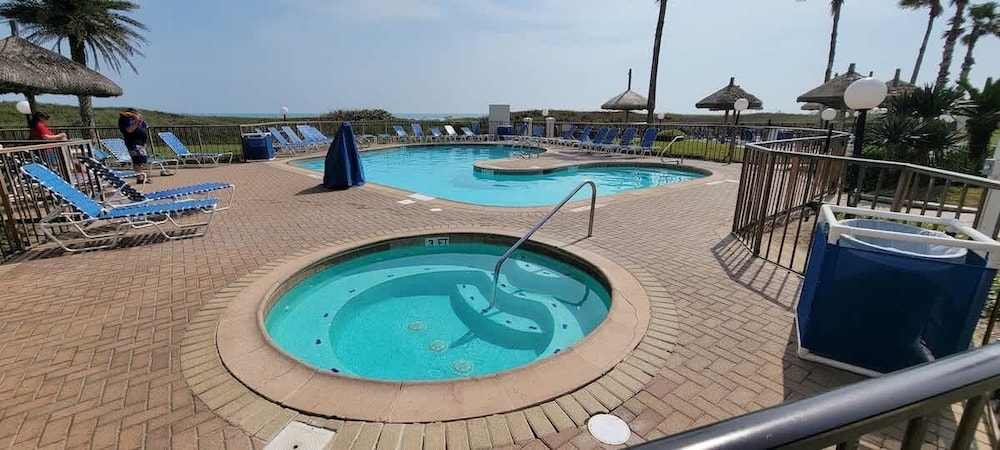 Beachfront Hotspot - New Furnishings - Pool - 1st Floor