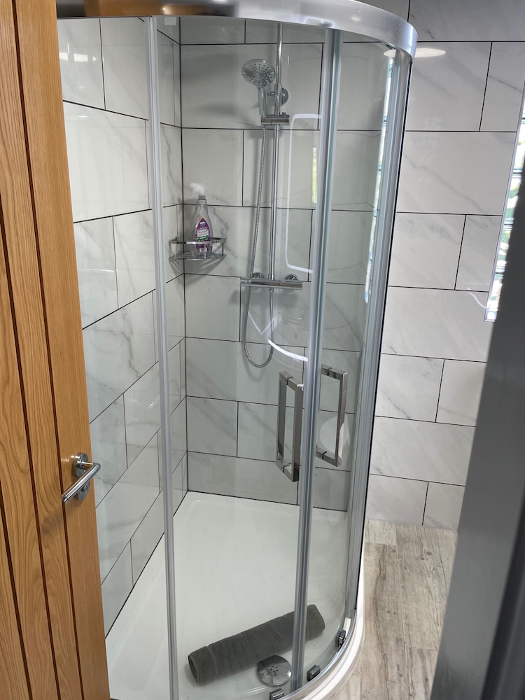 Ulverstons Little gem - Sleeps 2 - Free Parking