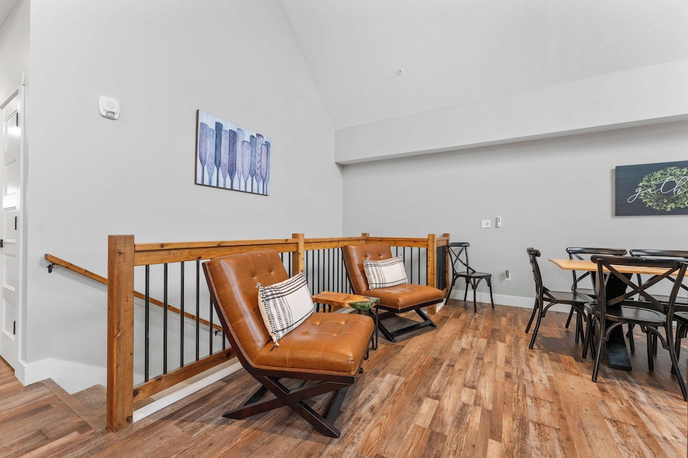 Green Wood Getaway for 18