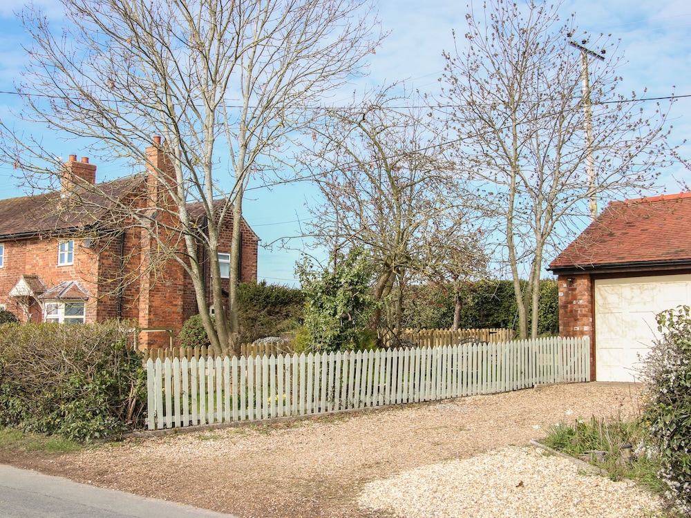 1 Royal Oak Cottages