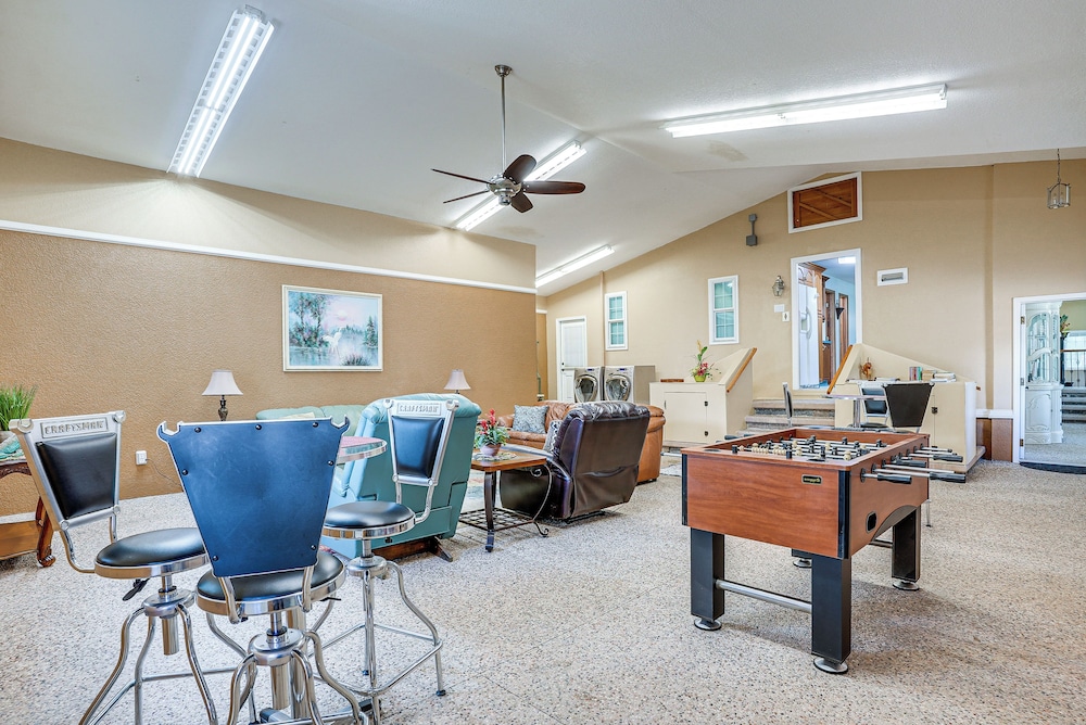 Pet the Sheep! Rural & Spacious Polk City Retreat