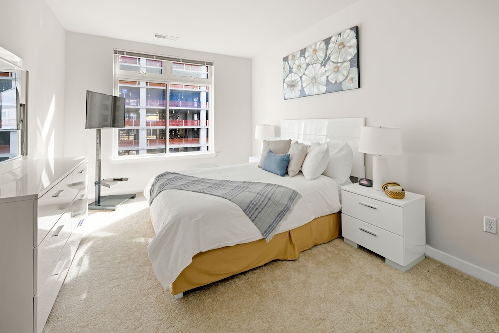 Global Luxury Suites at Reston - Property Image 27
