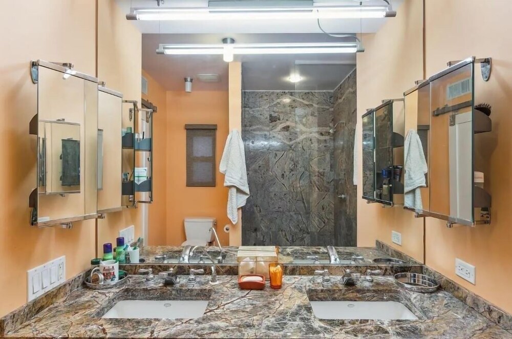 Surprisingly Unique 2br Urban Oasis W/ Sauna In Ny 2 Bedroom Home