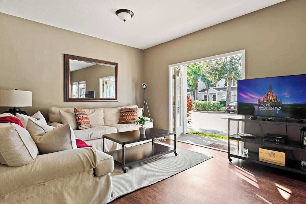 Welcoming 4 BR Sleeps 10 Guests