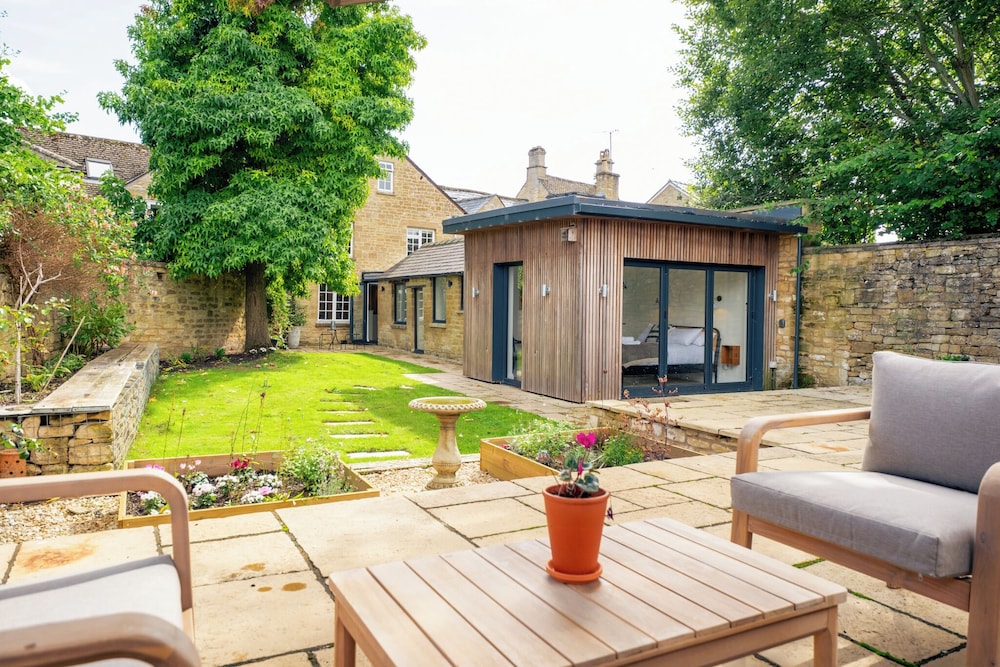 Historic 3 BD Cottage in the Cotswolds