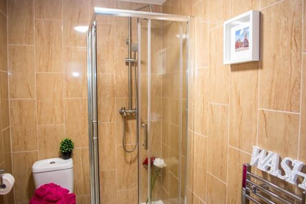 Crawley Vacations - Trivelles Gatwick - Property Image 5