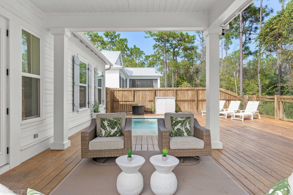 Priv Heated Pool + Hot Tub, Boat-friendly, Sleeps 16! Good Times by Avantstay