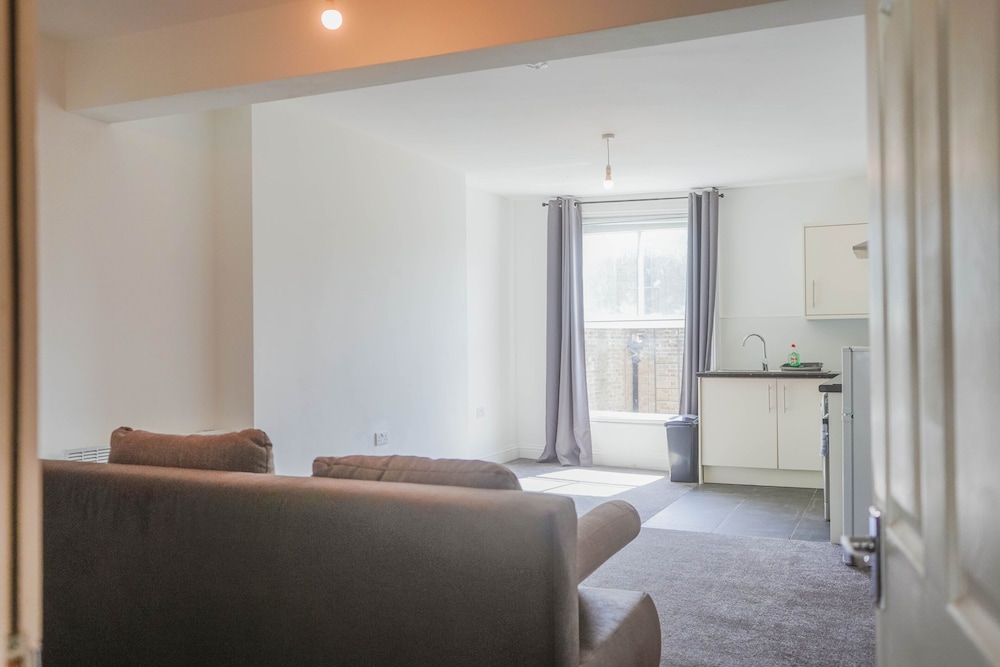Dover Vacations - 1 Bed Flat in Pedestrianized High Street - Property Image 4
