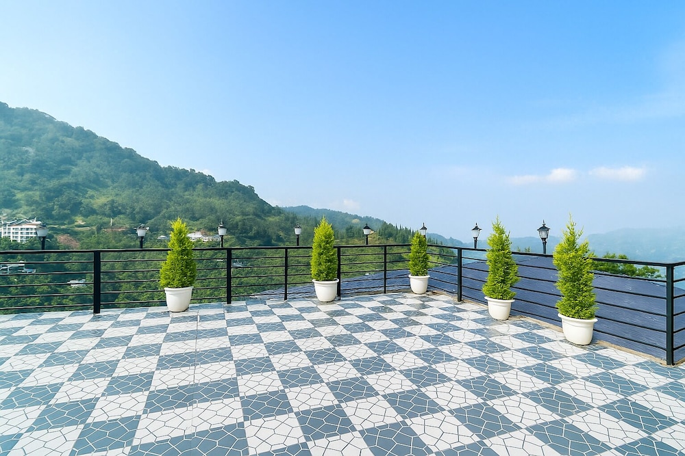 Hotel Shiva Lake - Near Mussoorie Lake