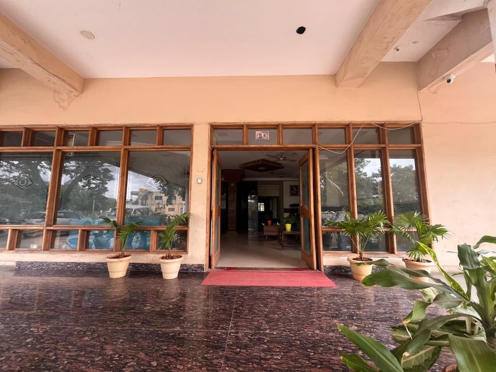 Hotel Partha International
