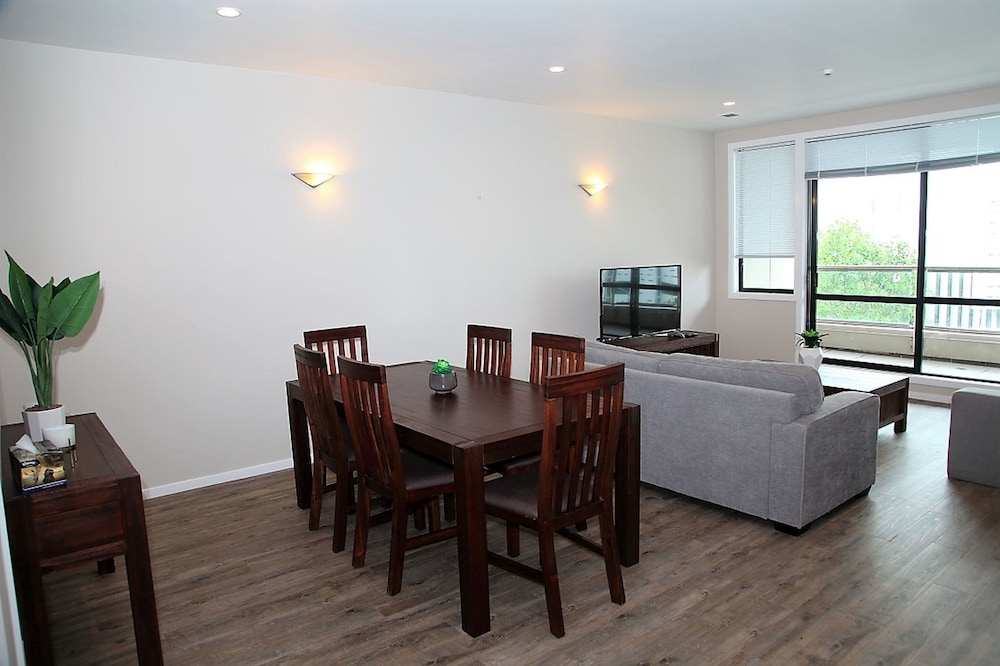 Stylish Apartment near Entertainment District photo 2