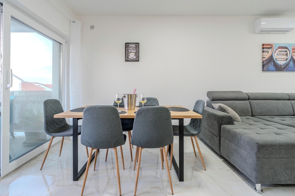 Apartment Midi