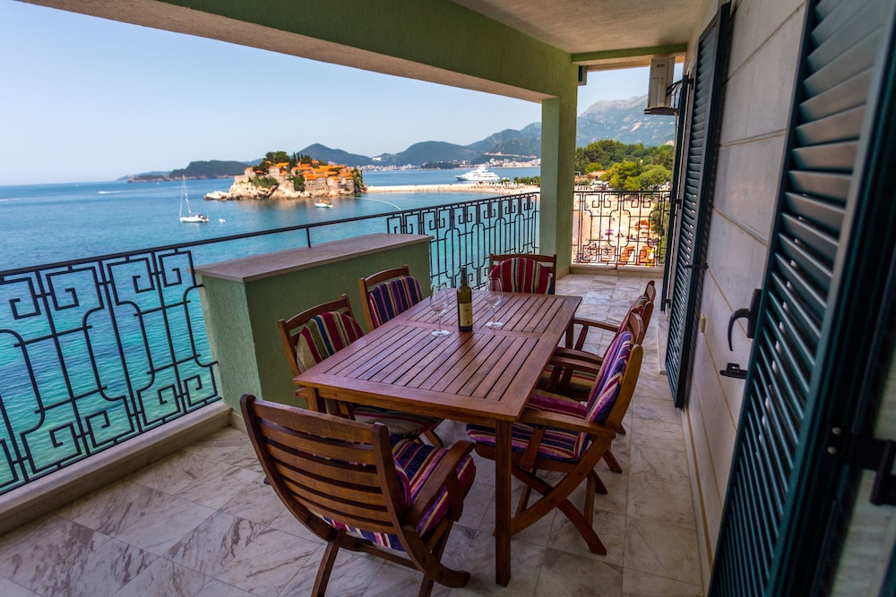 Montesan Apartments photo 3