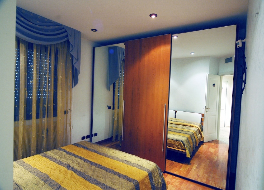 Roma Chic House - Delightful Luxury Apartment 3 People, With Jacuzzi