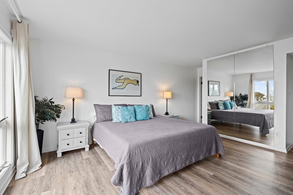 Endless Summer 2 Bedroom Condo by RedAwning view 5