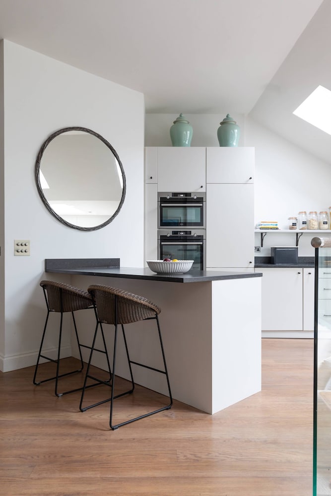 Granard Road by Onefinestay