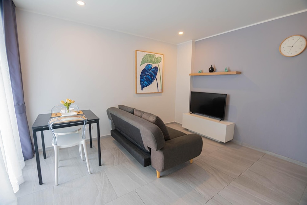 1BR Apartment near Villa Market  T2-423