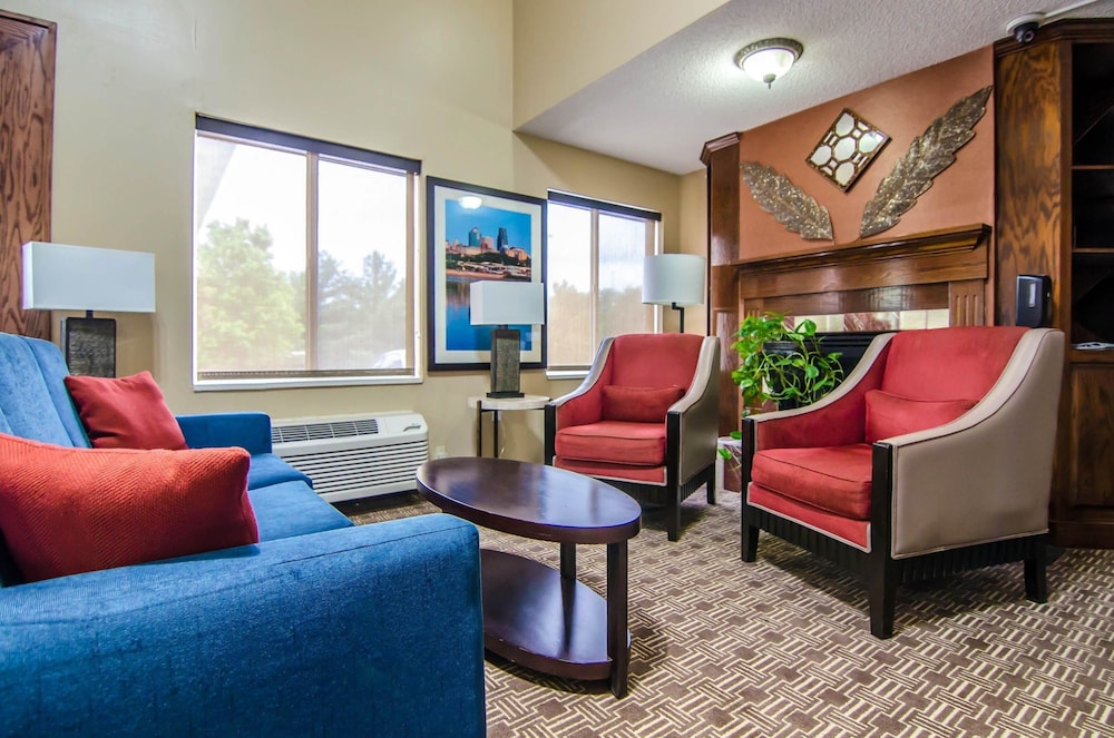 St Joseph Vacations - Quality Suites St. Joseph - Property Image 3