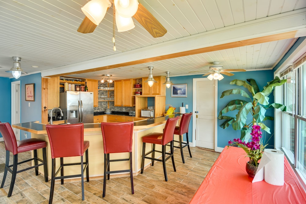Massachusetts Vacation Rental: 5 Mi to Fall River