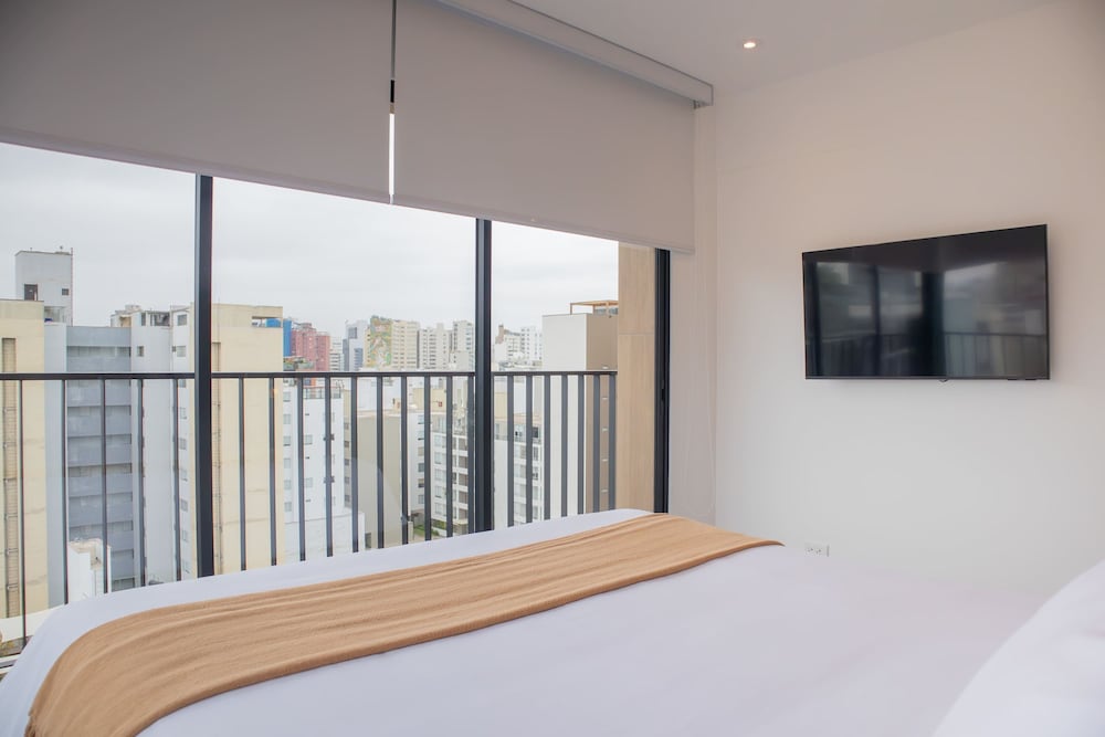 w Amazing 3BR w Balcony in Miraflores