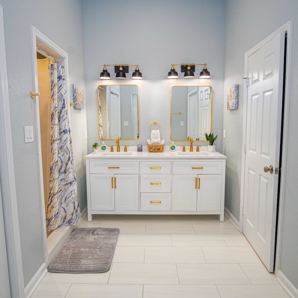 Trendy Historical Home Near Downtown Attractions