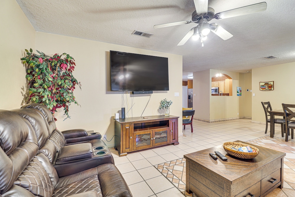 4 Mi to Old Town: Pet-friendly Home w/ Fenced Yard