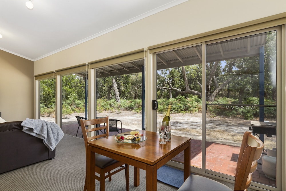 Waterfront Retreat At Wattle Point