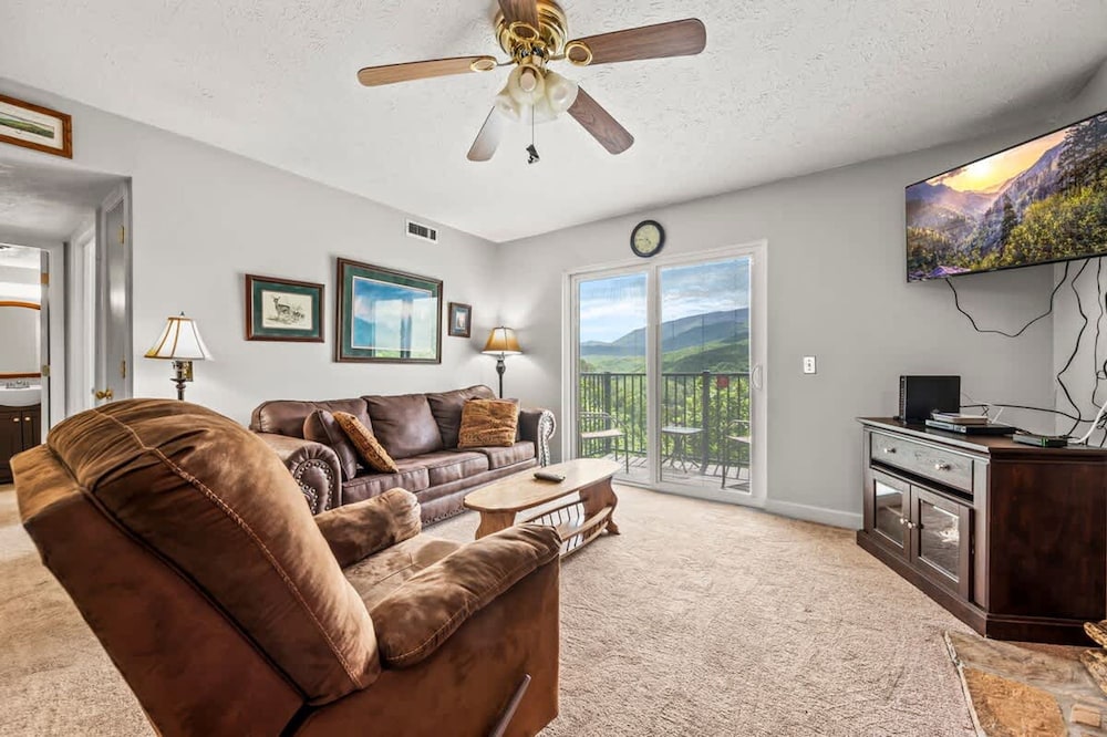 Sauna Mountain Views Indoor Pool Sleeps 4