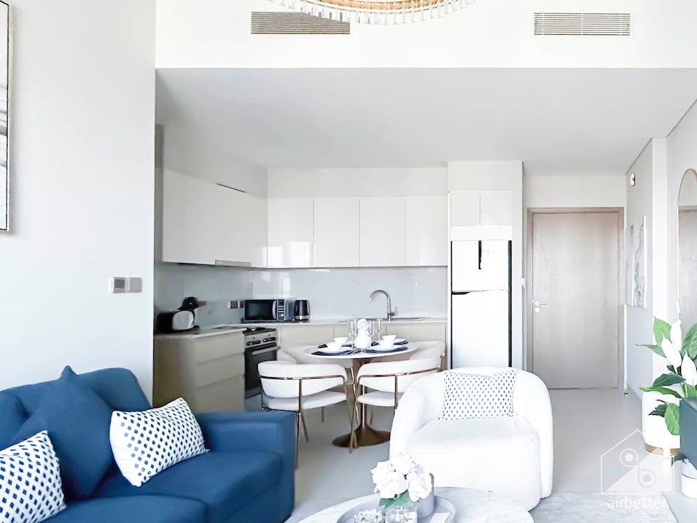 Luxurious Burj Royale One-bedroom & City Views