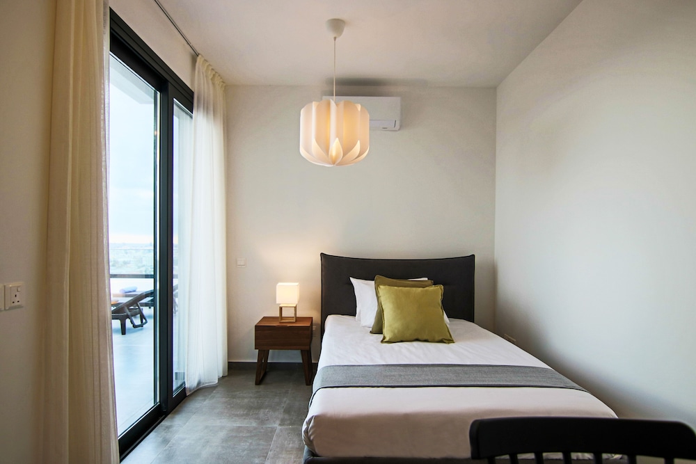 Phaedrus Living: Sea View Anna Residence 301 view 3
