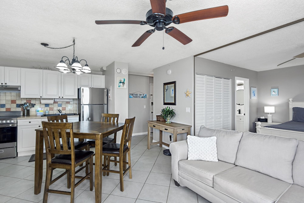 Estero Beach & Tennis Club-penthouse 3A