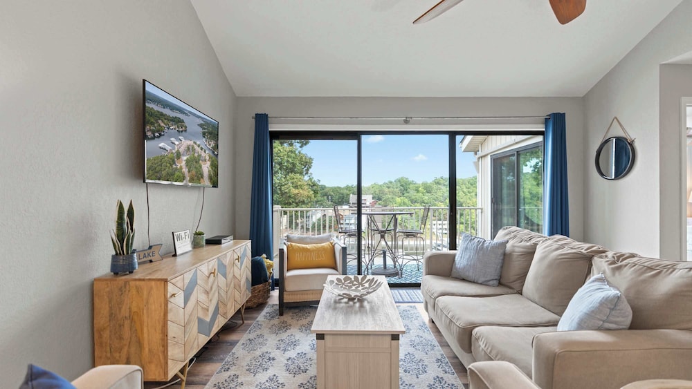 Indian Pointe Lake View Pets!
