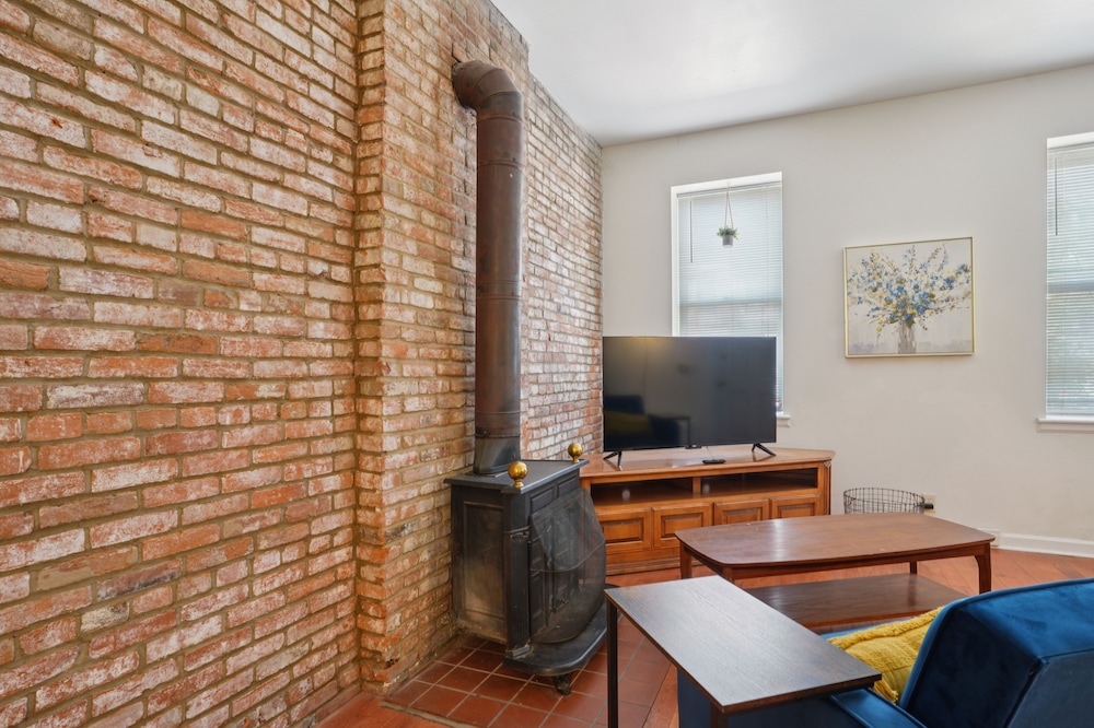 Charming Soulard Retreat With Historic Character 1 Bedroom Apts