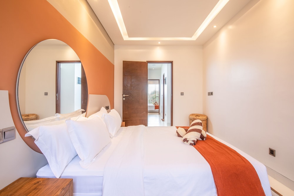 Mateo Villa Marvelous 6BR 2 Mins to Beach