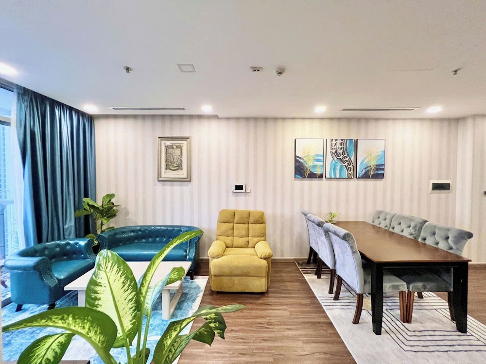 Apartment Landmark 81 by Urban Home