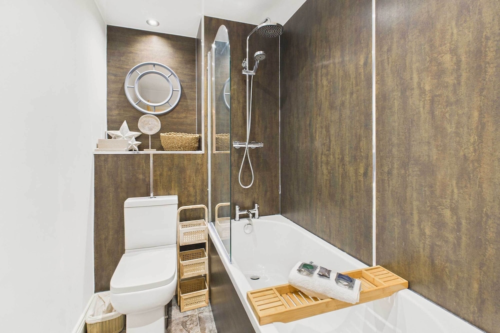 Host Stay Surf Jewel