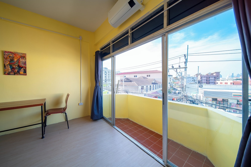 UrbanNest Hostel