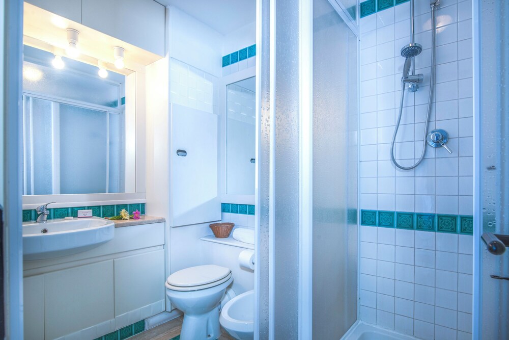 Home Le Querce en Olbia — bathroom