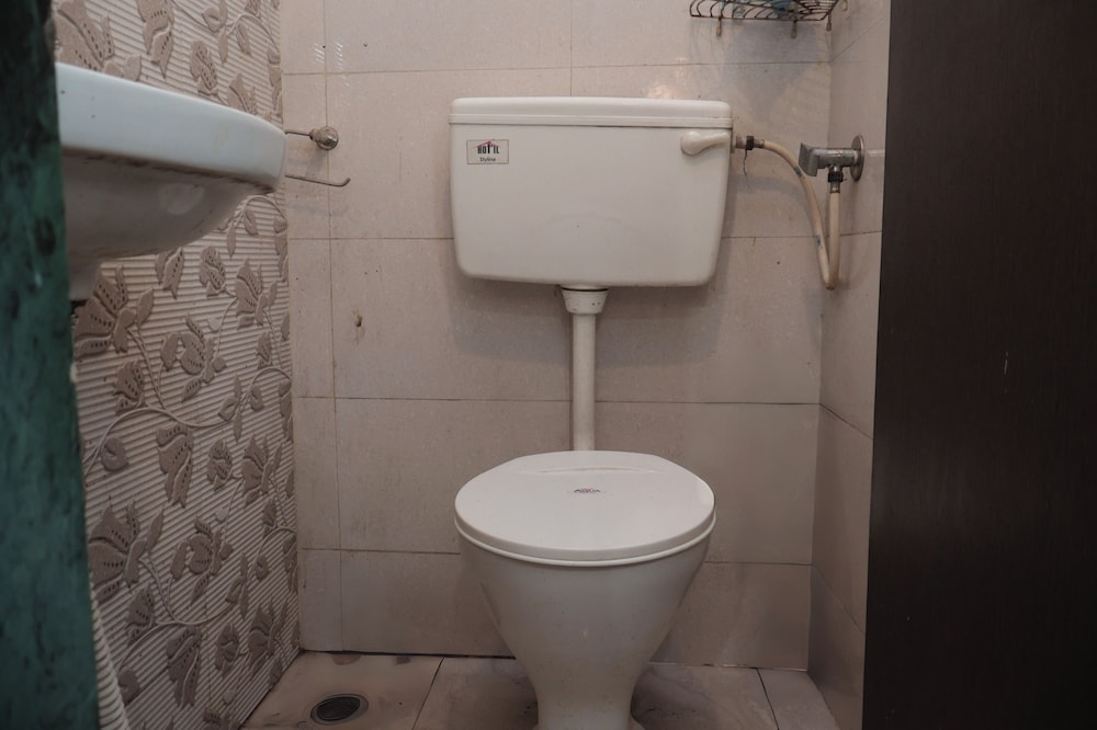 Sam's Outhouse Stay