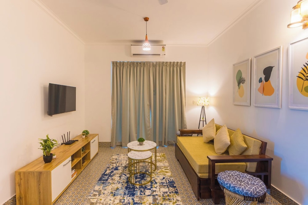 Palm Retreat 1BHK Pool & Field Views