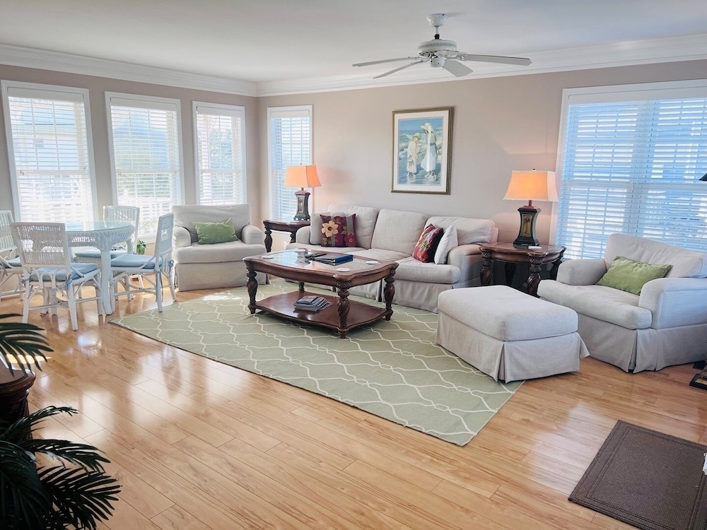 Victoria - 3 Br Home