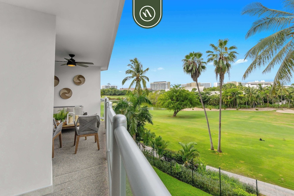 Stylish 2 BR Condo - Pools - Golf - Membership