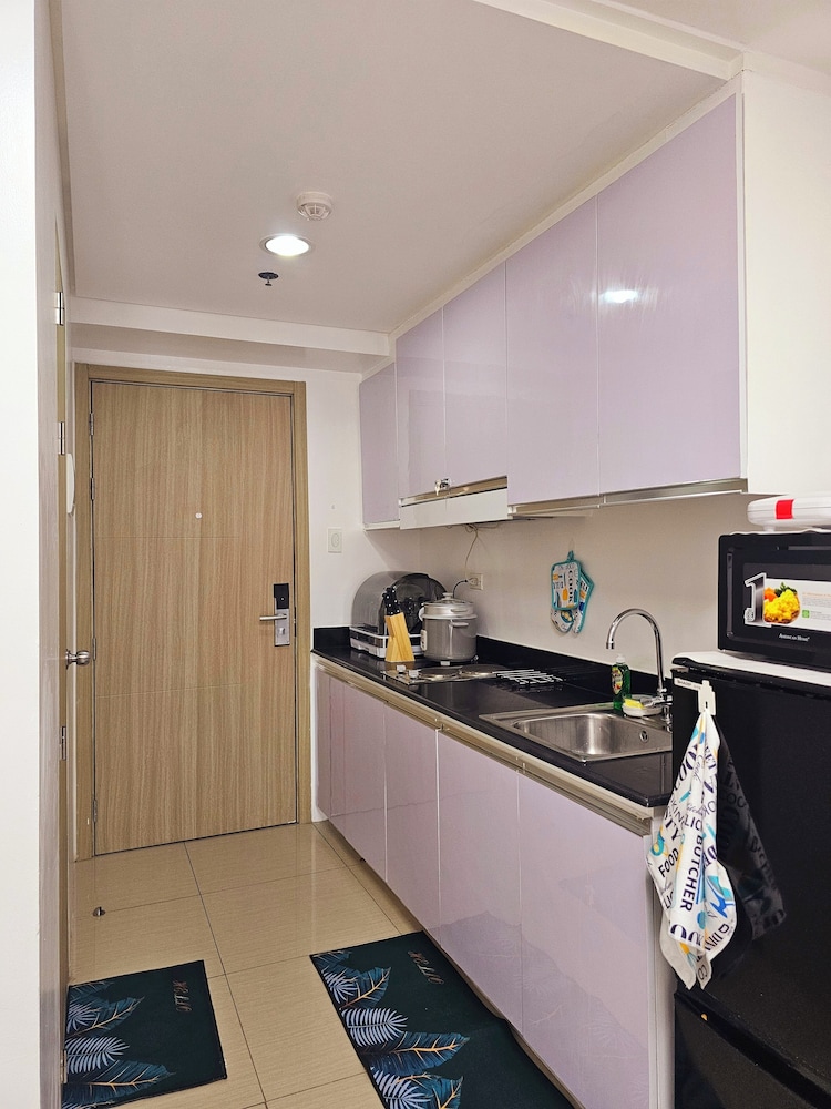 Hannah Crib at Shore Residences