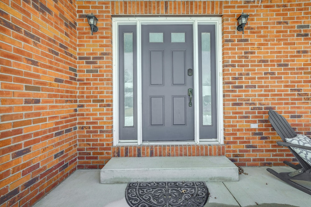 1/2 Mi to Lake Geneva: Home w/ Game Room