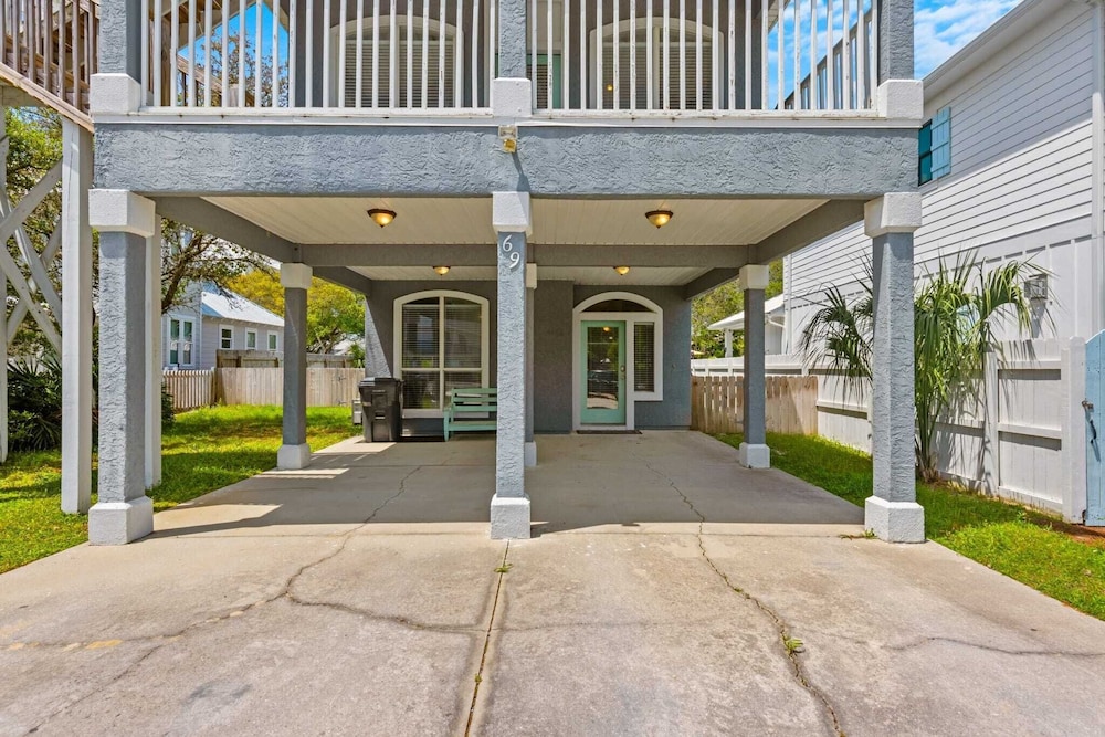 Walk to Santa Rosa Beach Private Pool, Balcony, and Coastal Views