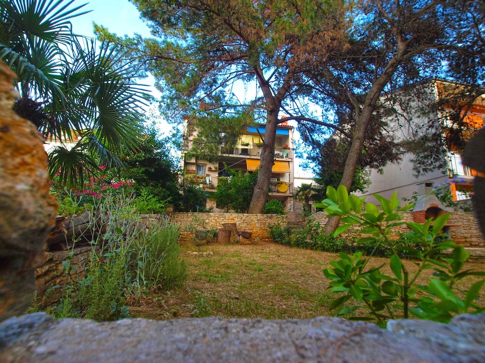 Apartment 758 view 5